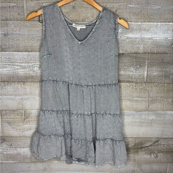 Solitaire small rayon made in India Gray Tiered Tunic Top - Picture 1 of 4